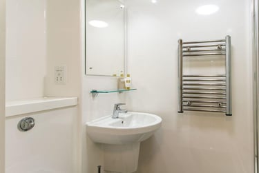 1 bed studio, Newcastle Road, Western Hill, Durham, DH14FA - Image 2